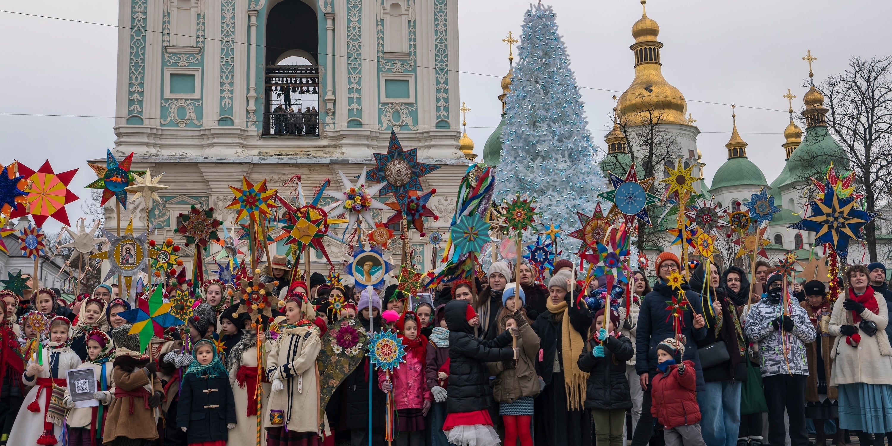 Discover Traditional Ukrainian Christmas Customs & Symbol
