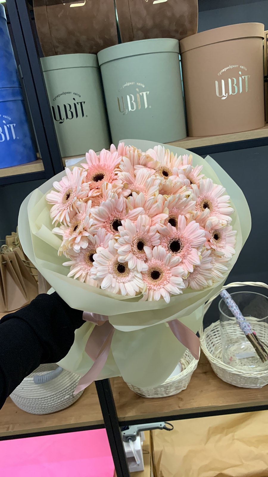 Fabulous Gerberas – Send 25 Gerbera Bouquet to Ukraine