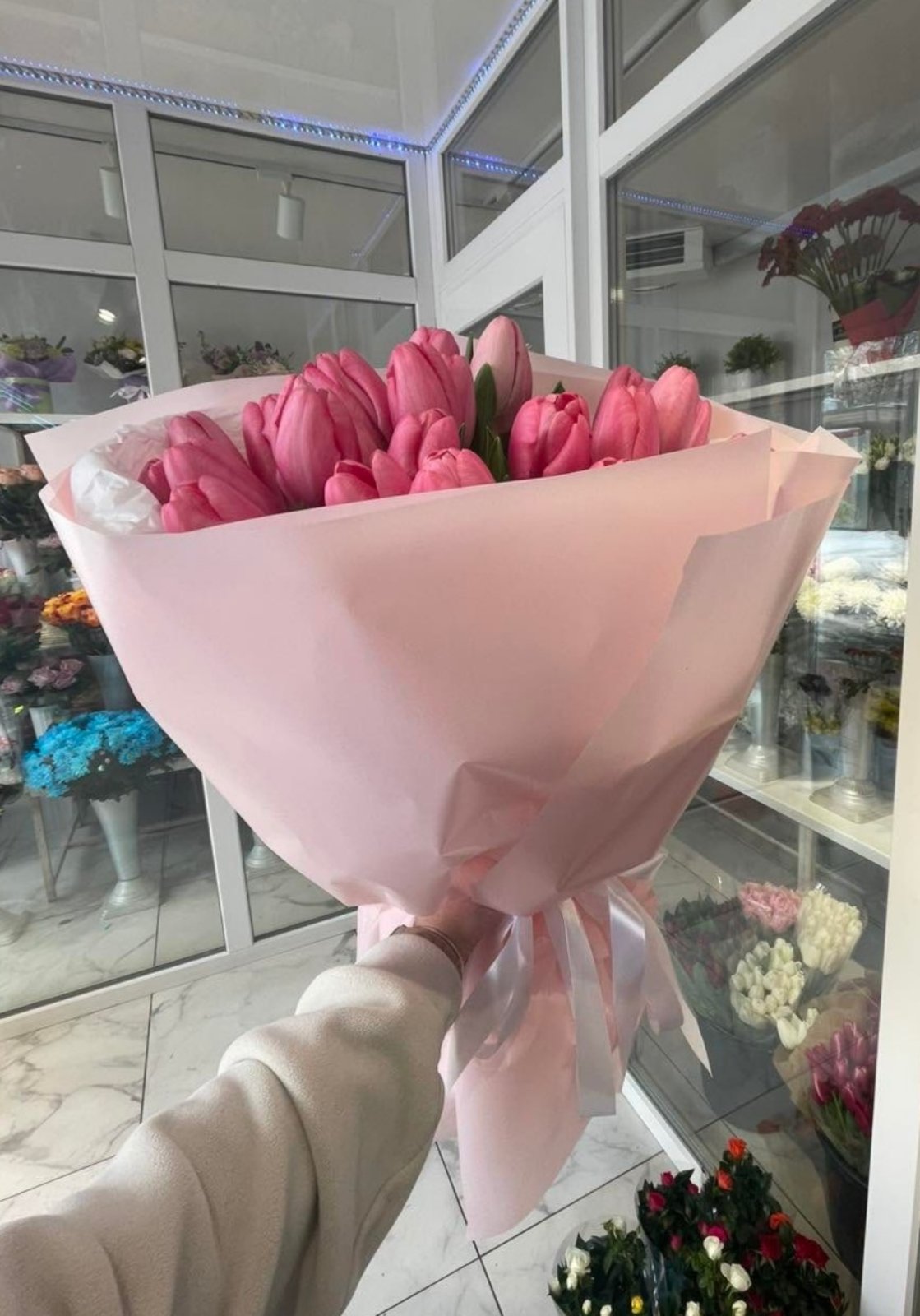 Magnificent 25 Tulips Bouquet – Premium Spring Flowers