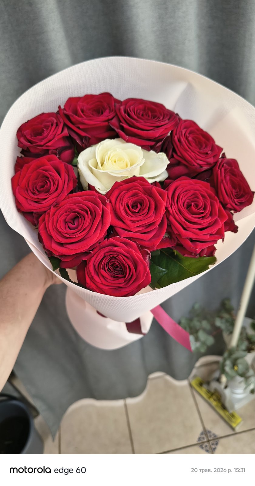 Sweetheart 11 Roses Bouquet Delivery in Ukraine