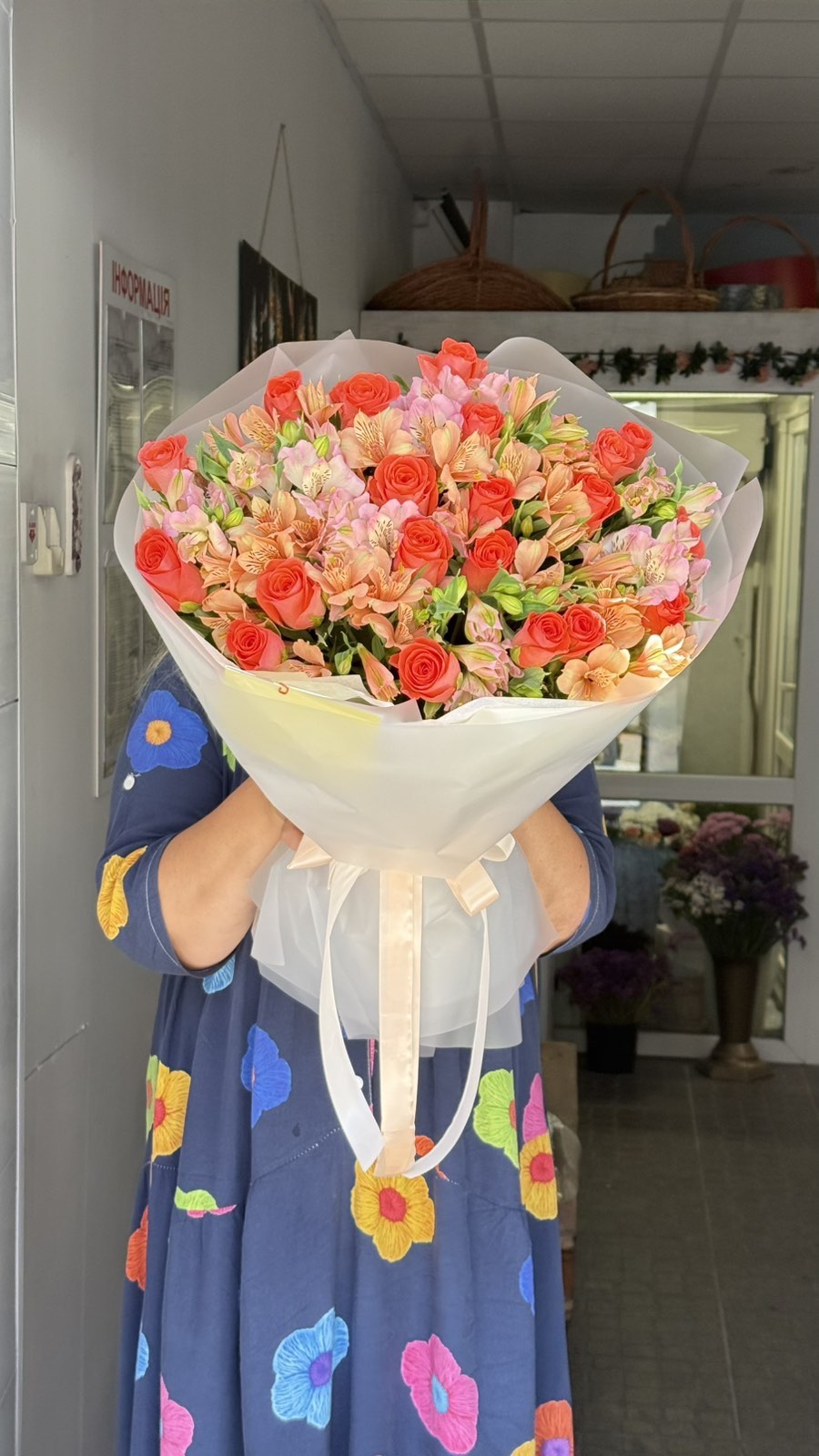 Mellow Autumn Bouquet – Orange Roses & White Alstroemerias