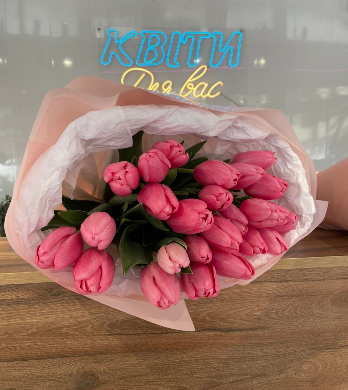 Magnificent 25 Tulips Bouquet – Premium Spring Flowers