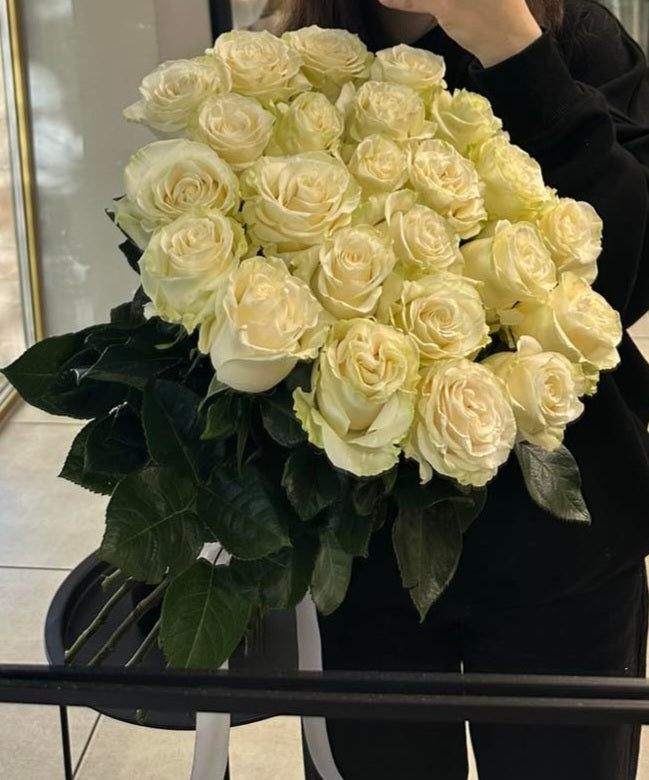 Abundant Bouquet – 25 Luxury Roses