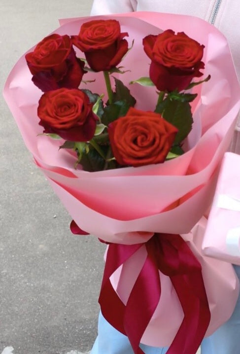 Romantic Rose Bouquet Delivery in Ukraine
