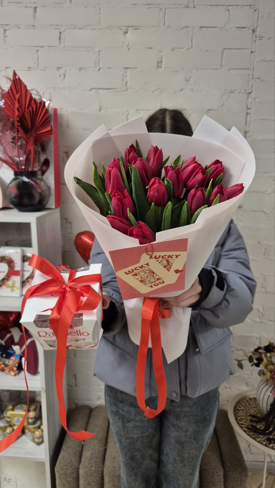 17 Tender Tulips Bouquet – Fresh Spring Flowers