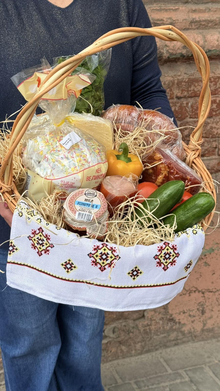Happy Easter Gift Basket – Traditional Ukrainian Easter Food Delivery