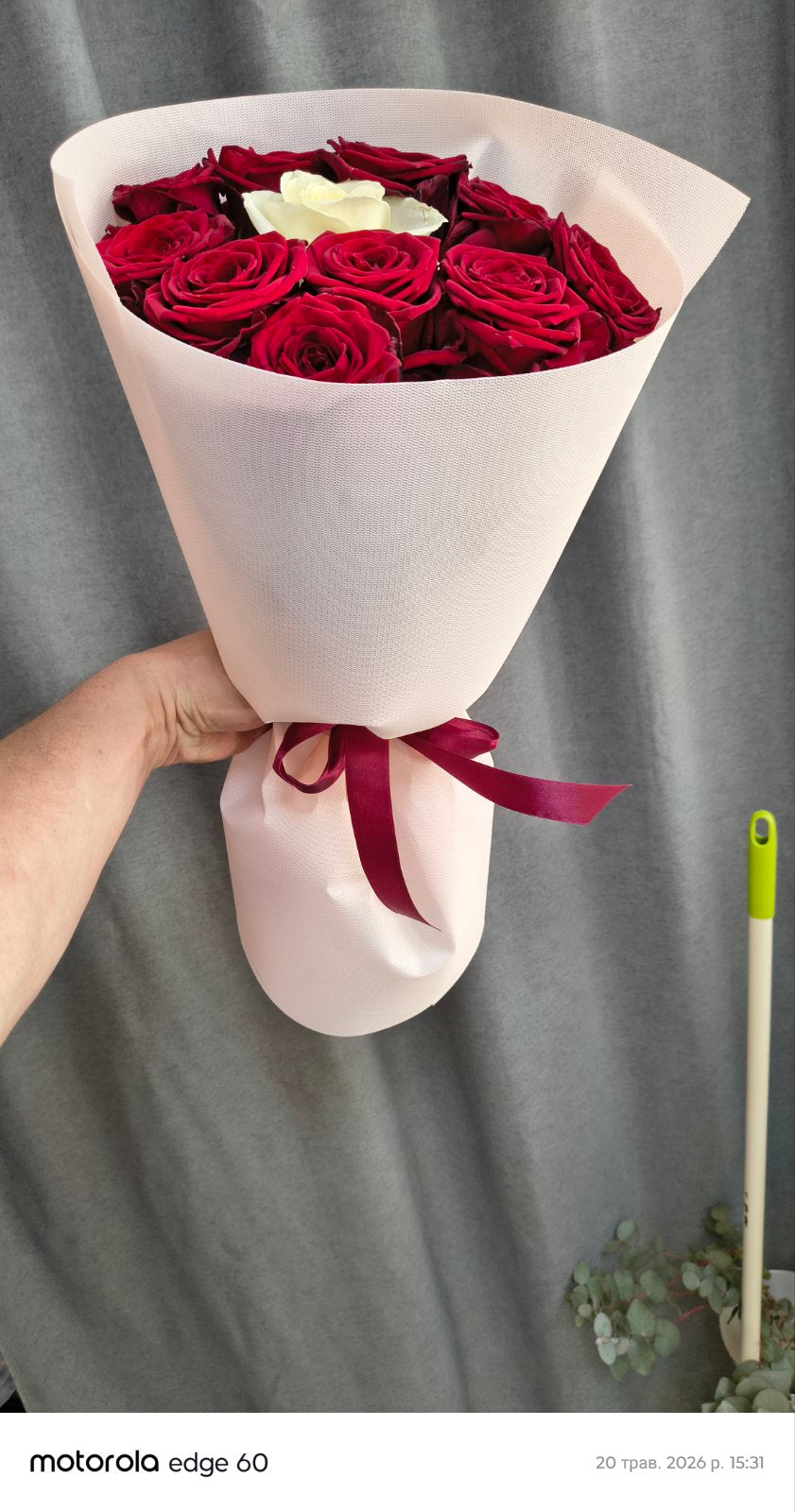 Sweetheart 11 Roses Bouquet Delivery in Ukraine