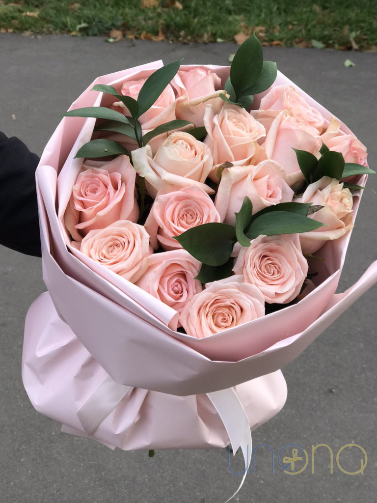 beautiful bouquet of 15 pink roses for birthdays and celebrations