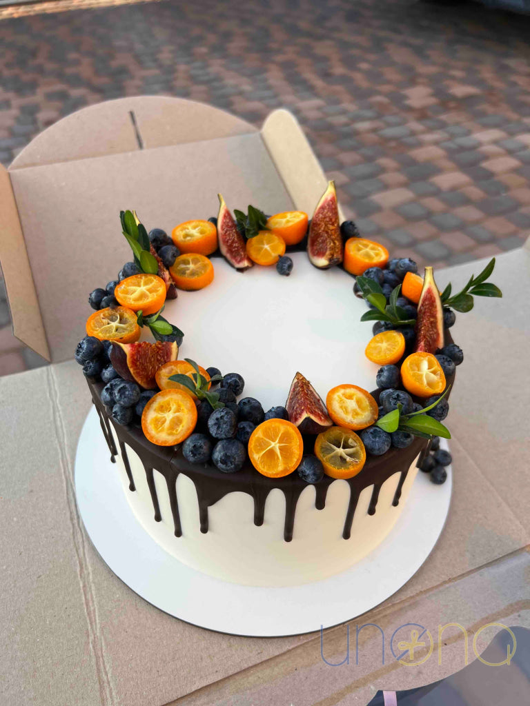 Elegant birthday cake gift for her in Ukraine