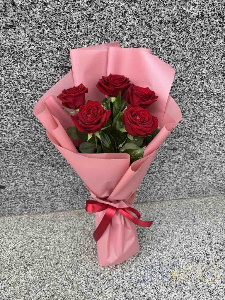 Red roses bouquet hand delivered with personalized greeting card