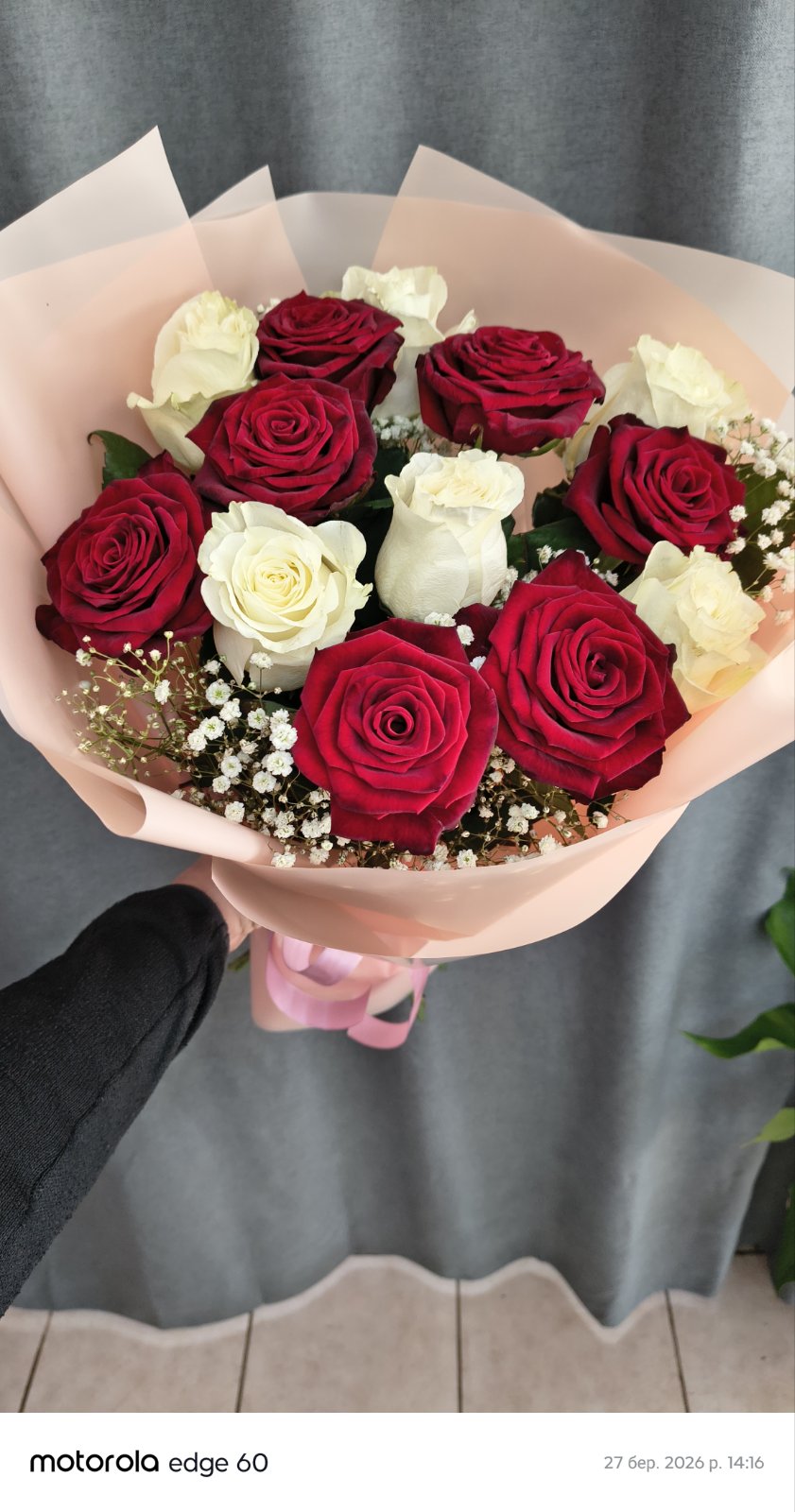 Romantic rose gift in Chernivtsi Ukraine