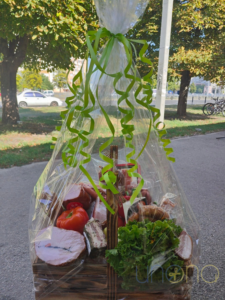 Grand Smoked Meat And Vegetables Basket By Holidays