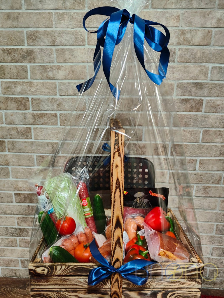 Grand Smoked Meat And Vegetables Basket By Holidays