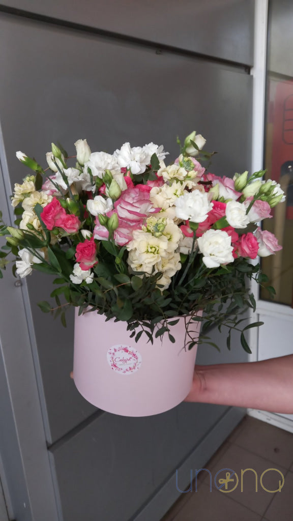 Luxury mixed flower bouquet for flower delivery in Ukraine