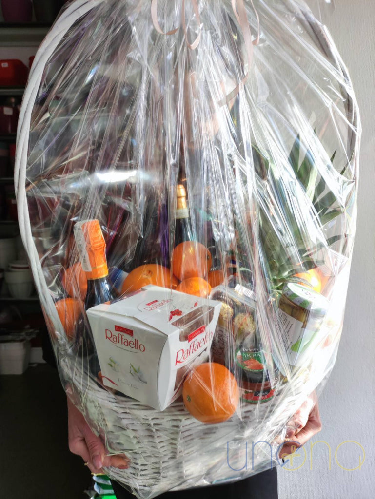 Our Favourite Christmas Gift Basket Christmas gift basket