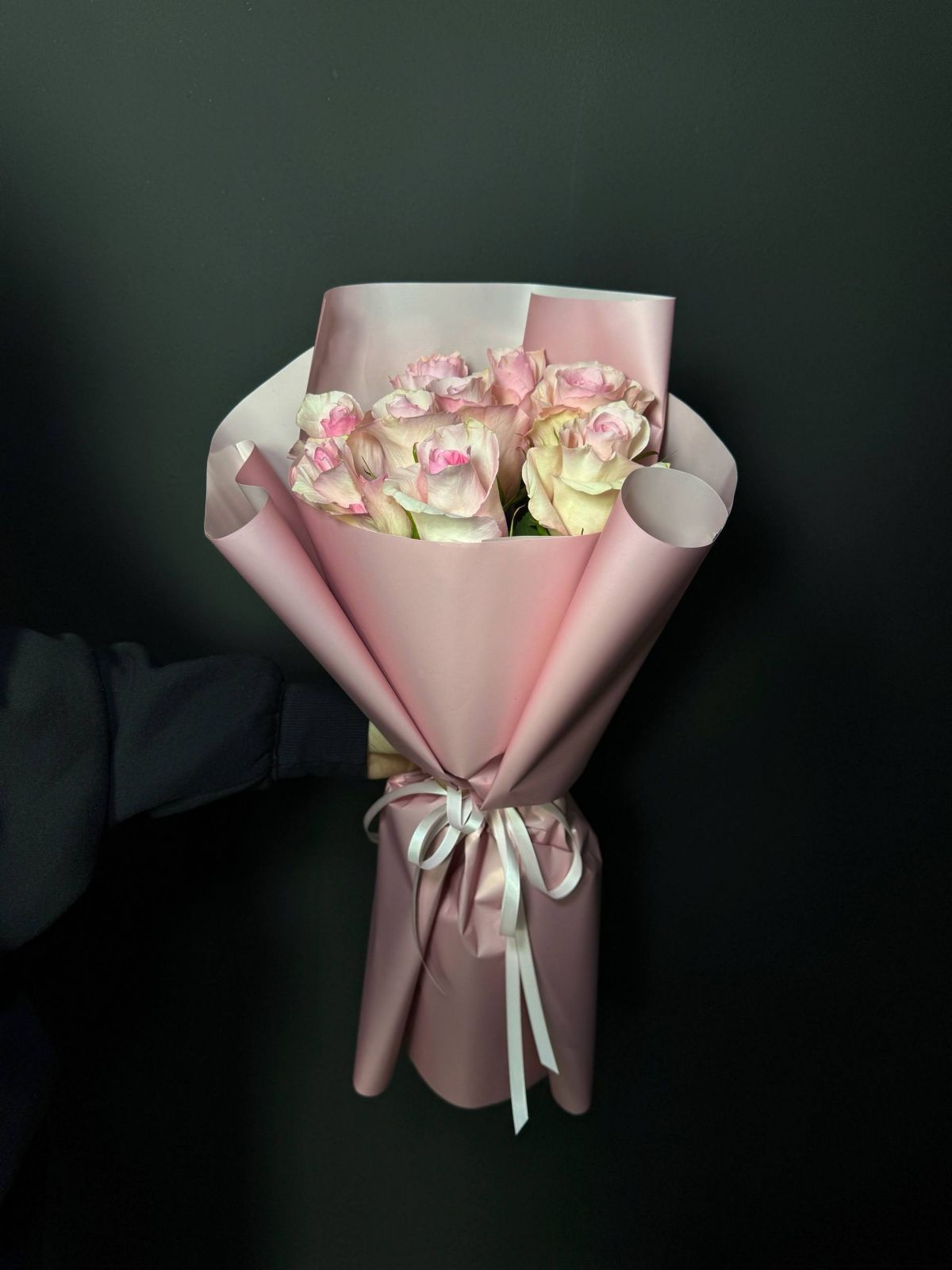 Premium bouquet of 9 oses for romantic occasions in Lviv Ukraine