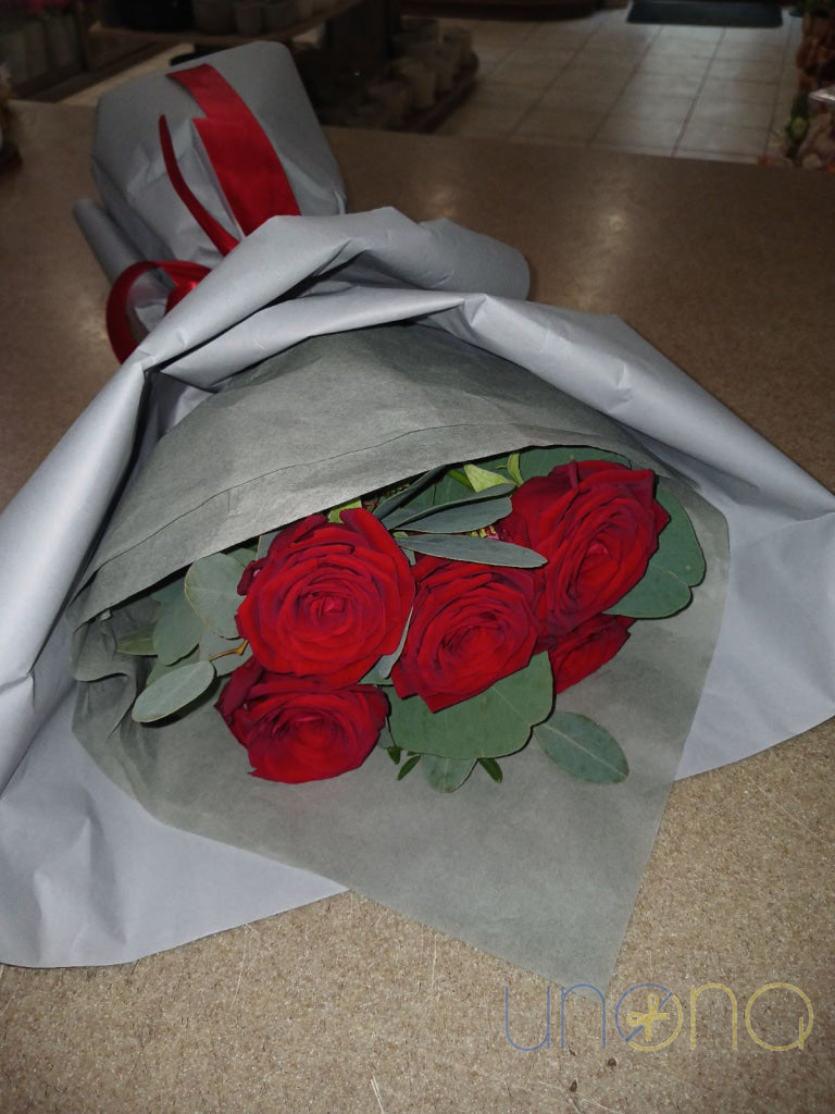 Sophisticated flower arrangement delivery in Ukraine