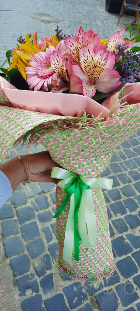 send bright flowers to Ukraine gerbera daisies bouquet