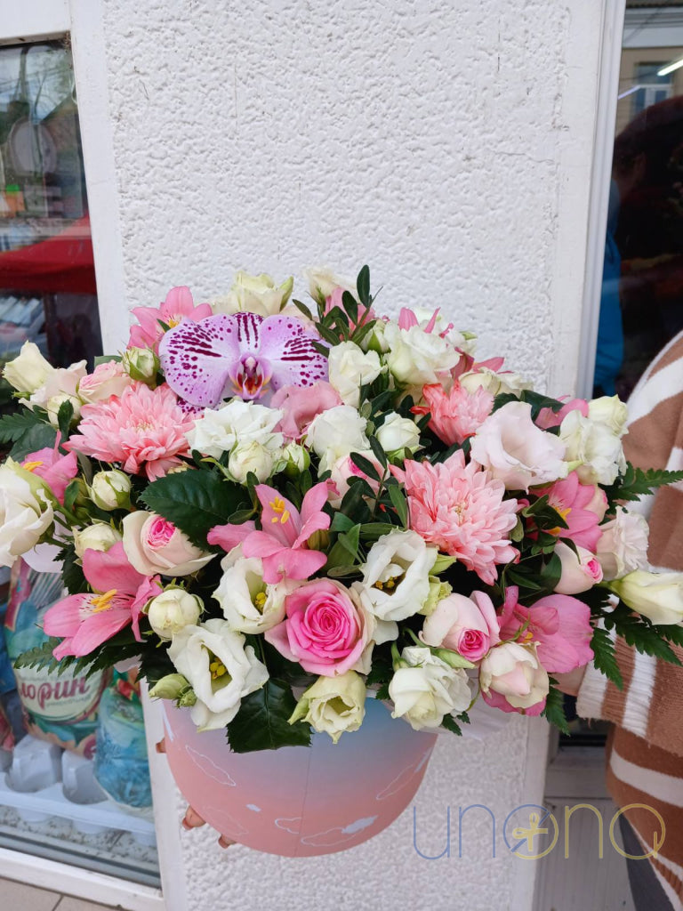 Snowy Chiffon Bouquet luxury flower gift box delivered in Ukraine