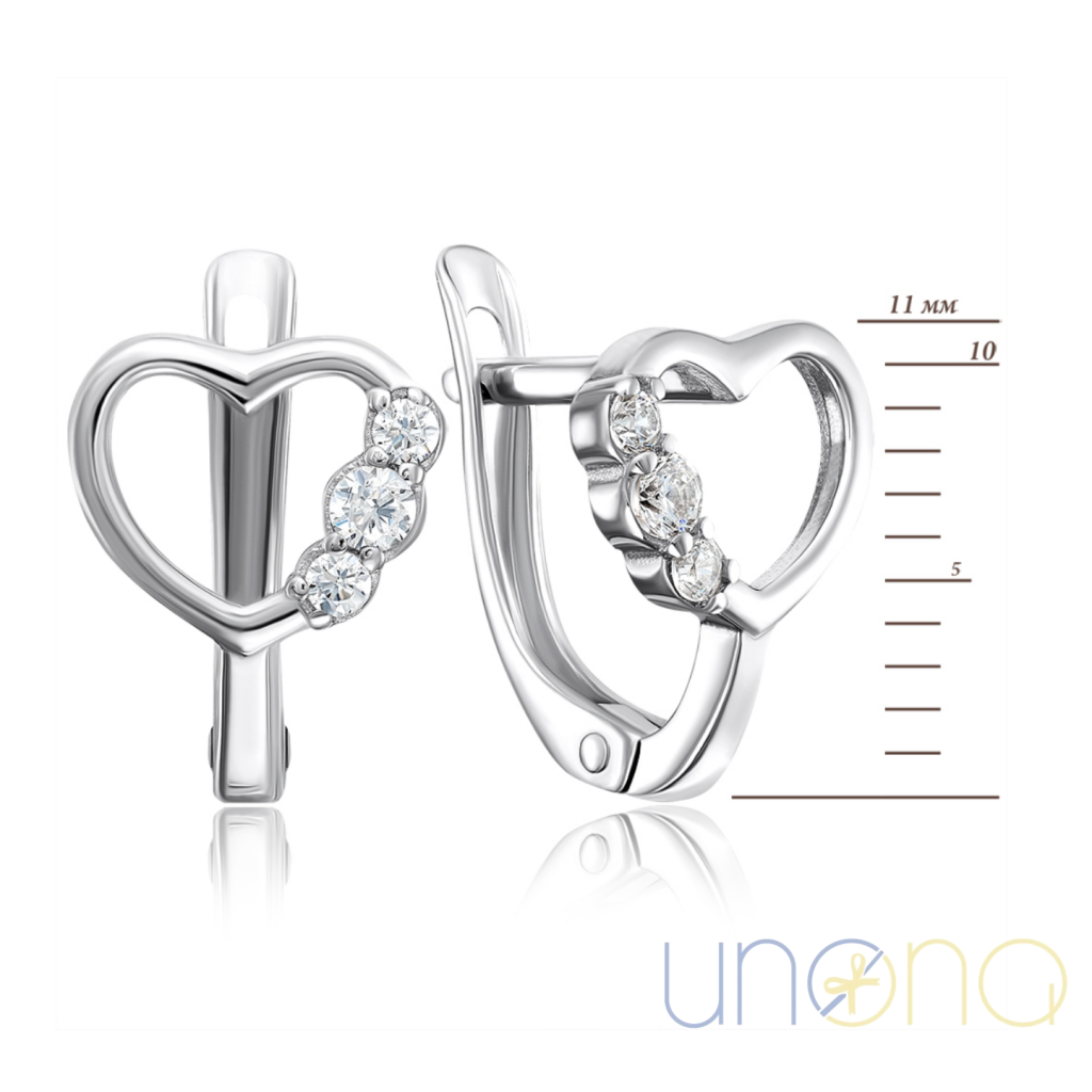 Elegant women’s silver heart earrings suitable for gifting in Ukraine