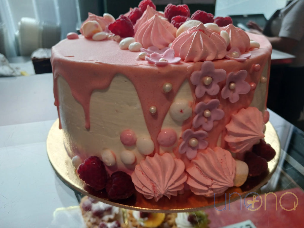 Strawberry cake decorated with fresh strawberries for delivery in Kyiv