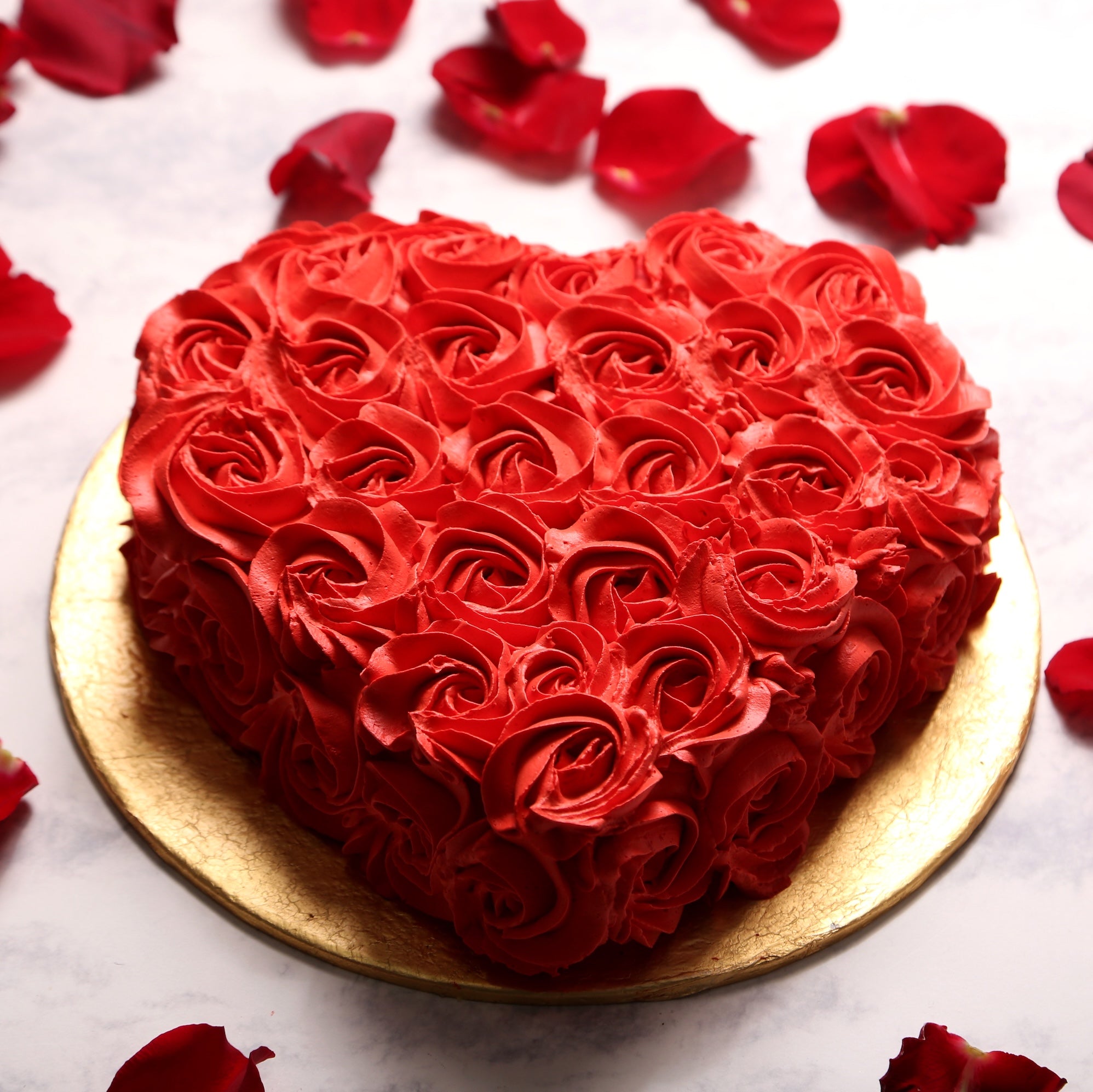 Strawberry heart-shaped cake with red buttercream roses for delivery in Ukraine