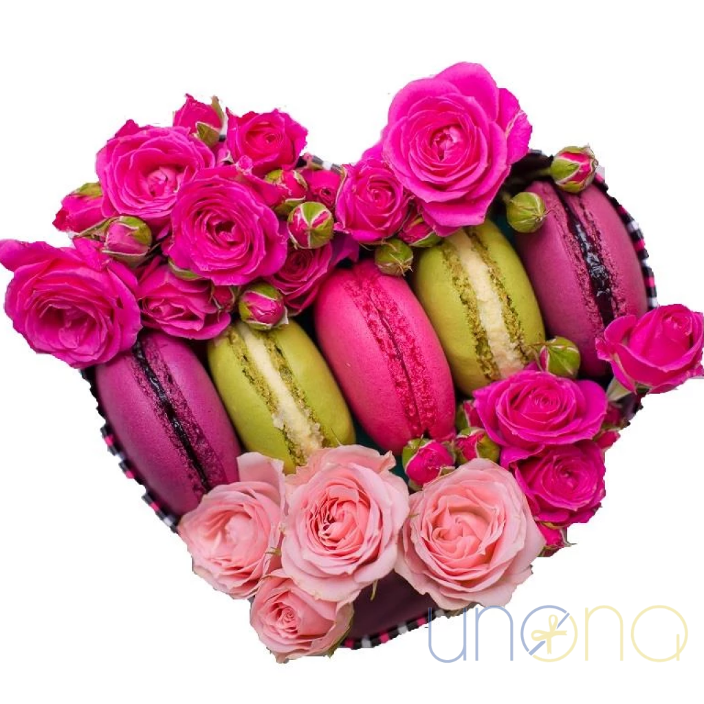 Sweet Compliment gift box with roses and macarons
