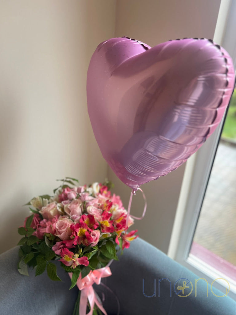 Gift set with bouquet, chocolates & pink balloon – same-day delivery Ukraine