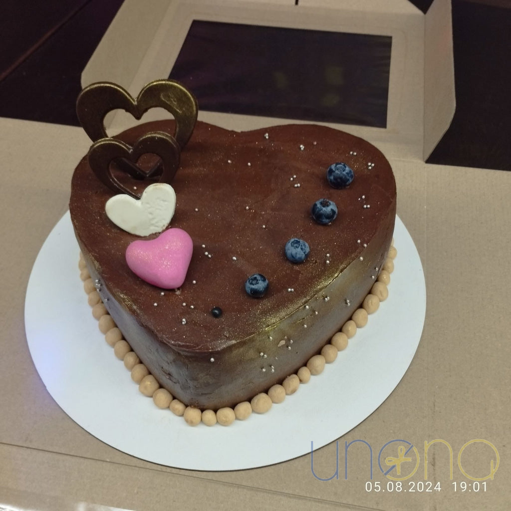 Heart-shaped Valentine's Day cake delivered in Ukraine