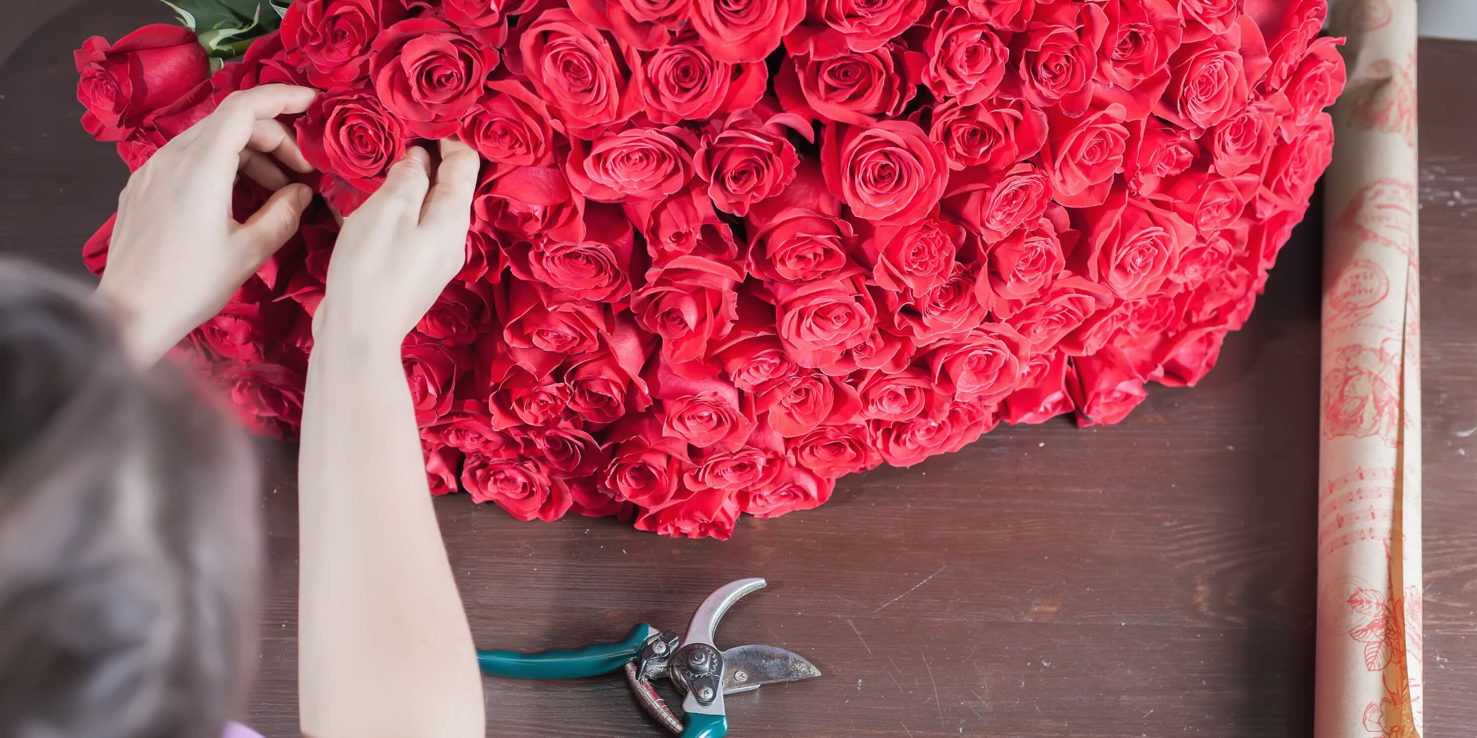 How to Keep Roses Fresh — Ukrainian Traditions and Timeless Tips