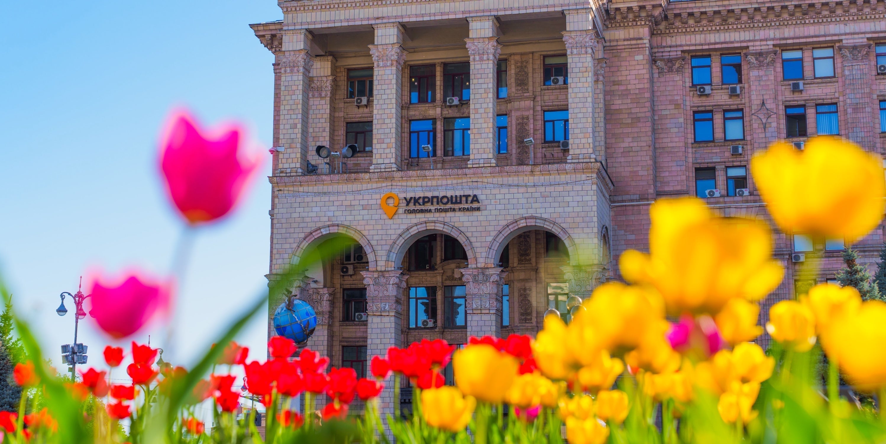 How gift delivery works in Ukraine – coordinated, safe, in-person delivery process