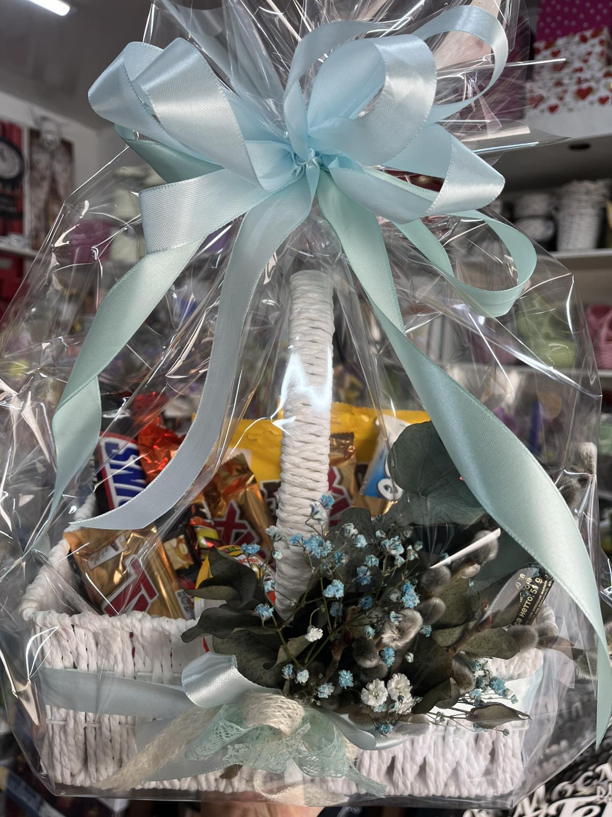 Snacks & Chocolates Gift Tray – Sweet Treats Delivery Ukraine