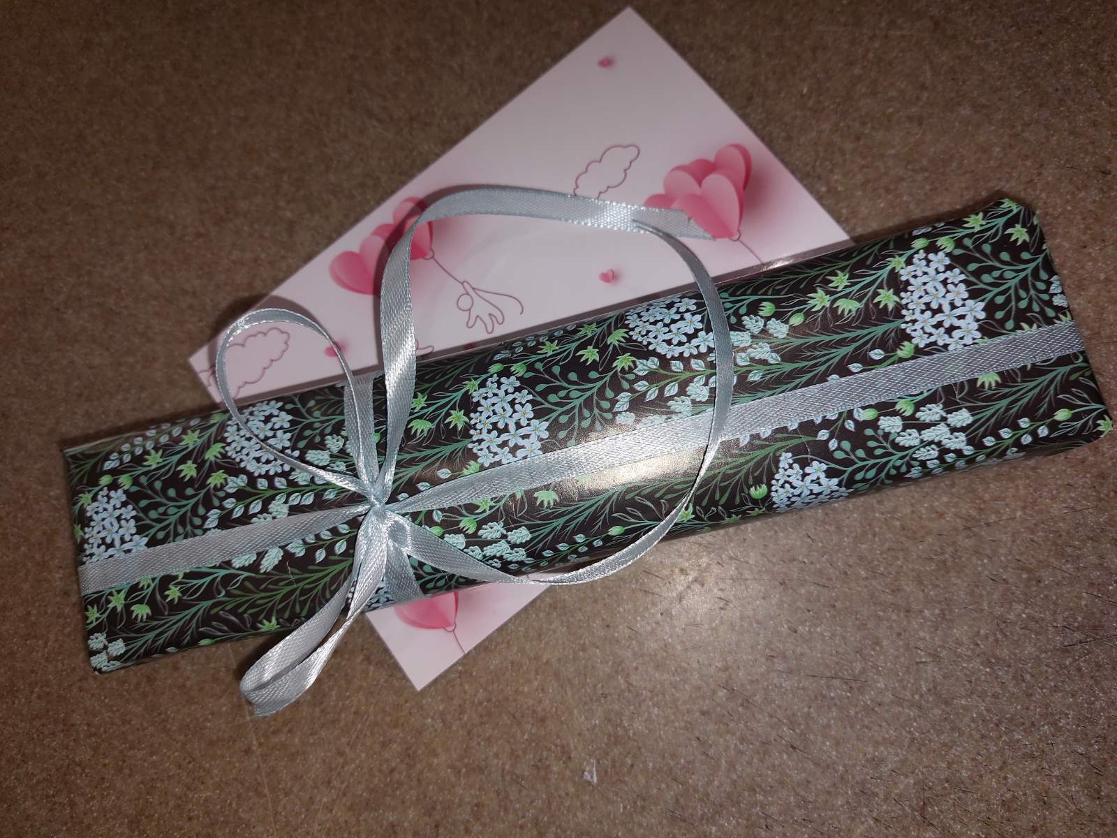 Send a Gift to a Ukrainian Woman – Silver Jewelry Delivery in Ukraine