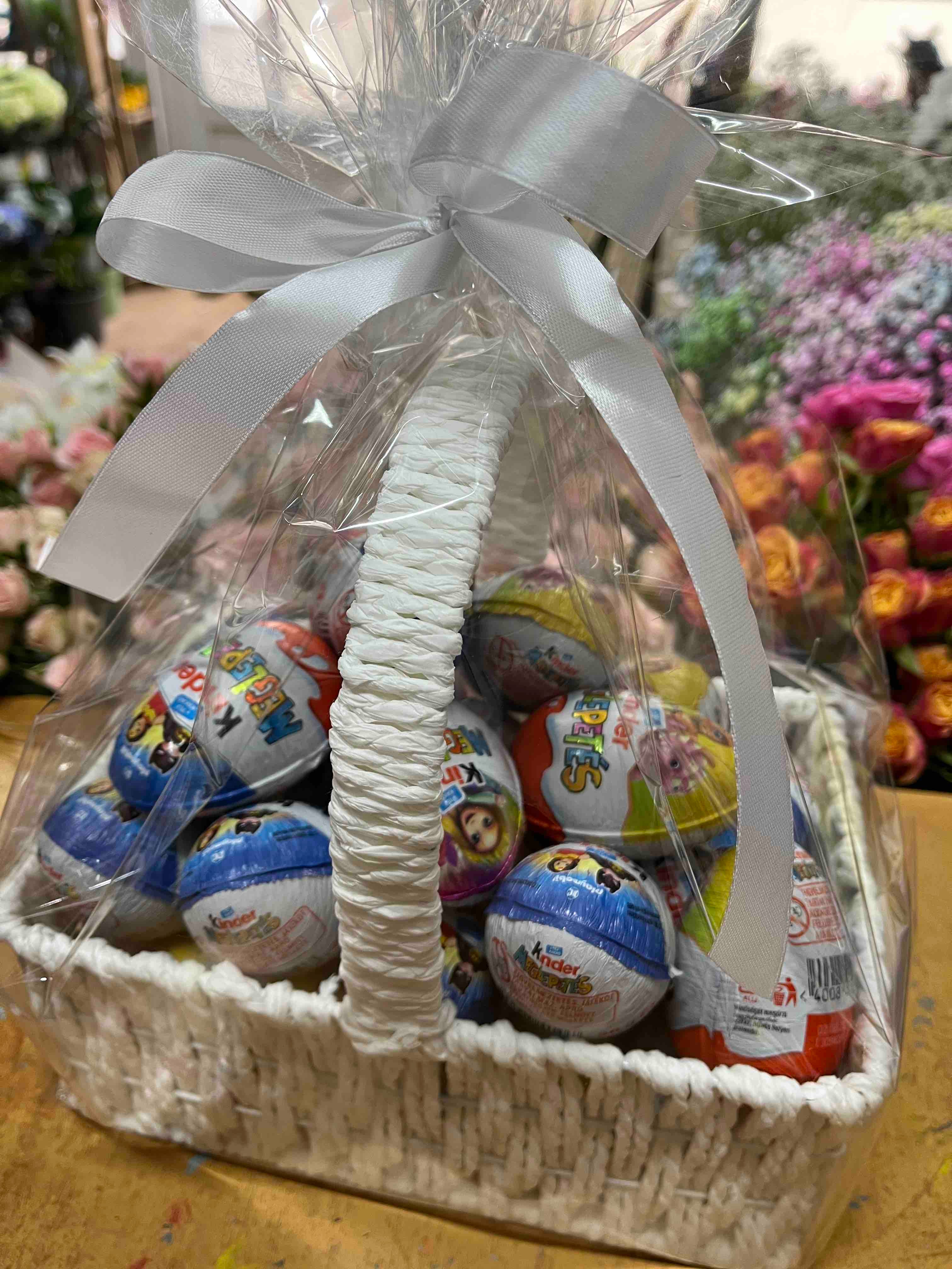 Panier d'oeufs Kinder Surprise