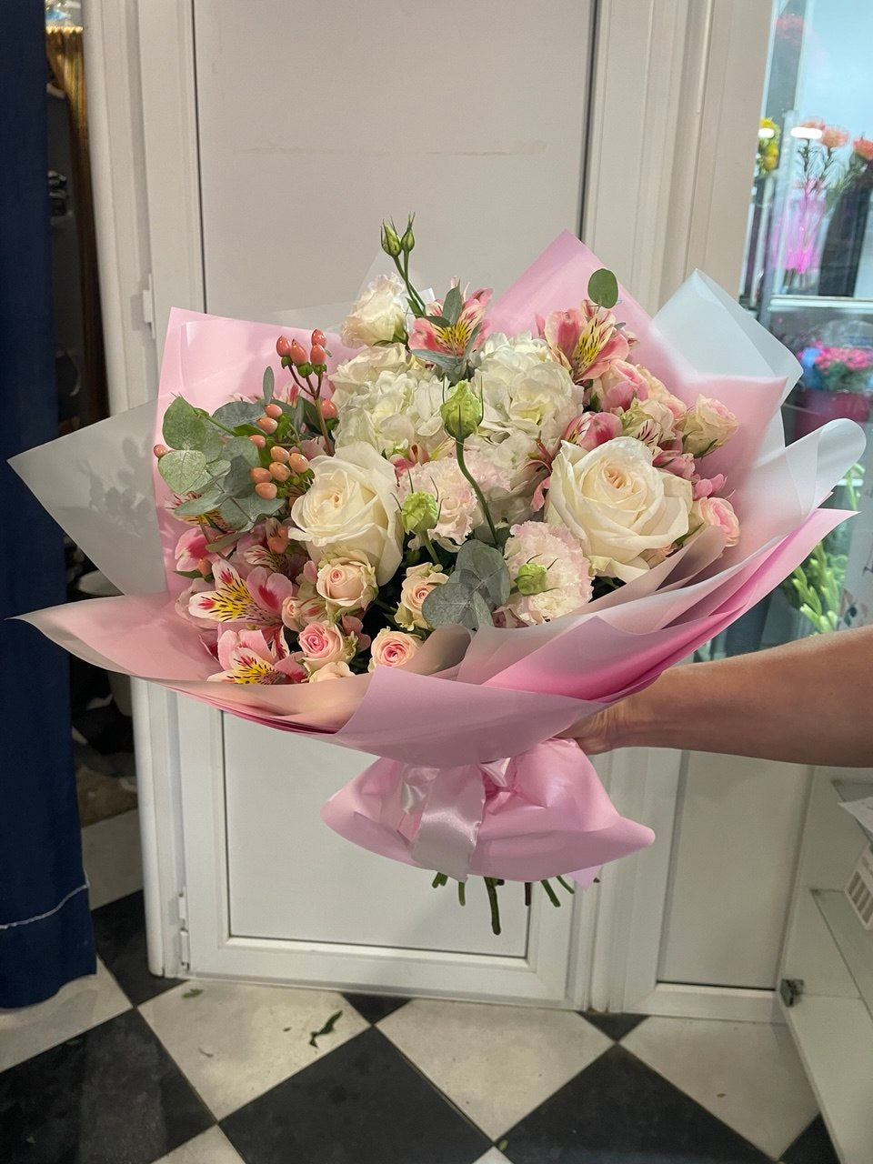 Flower Kiss Bouquet – Pink Roses, Alstroemerias & Chrysanthemums