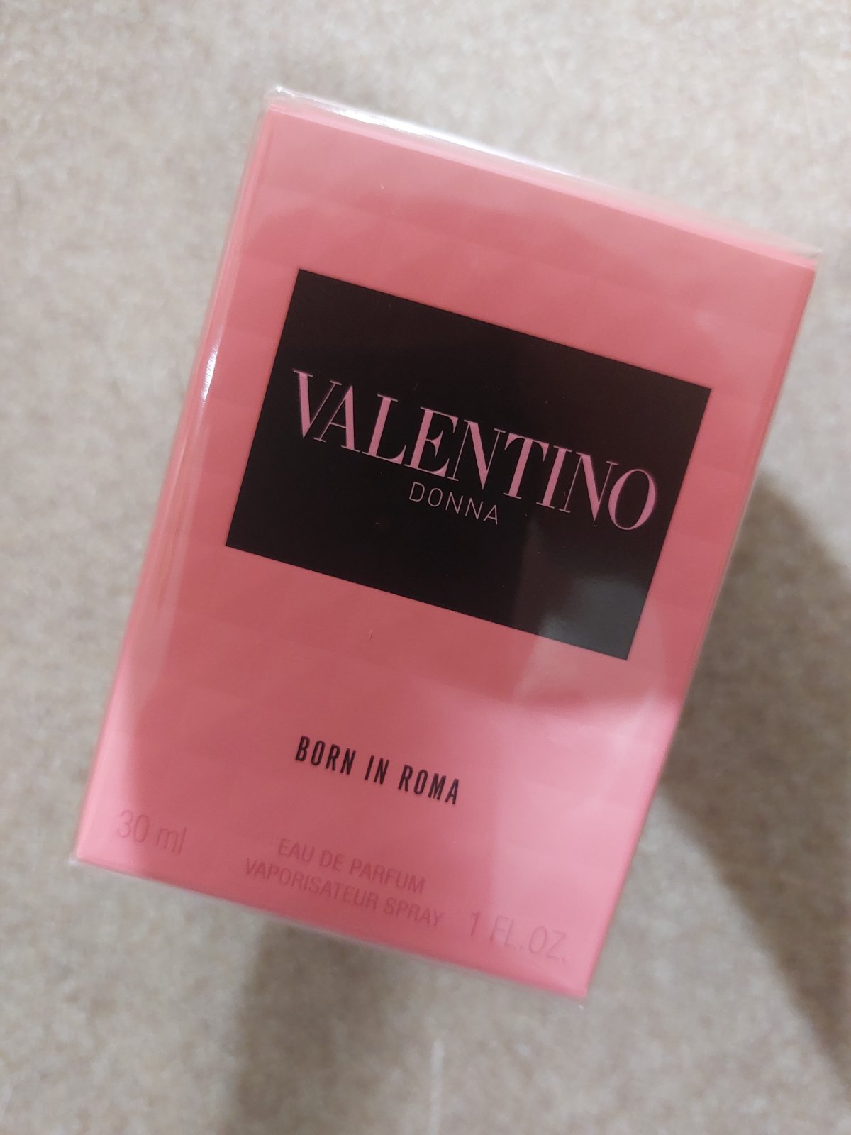 Valentino Donna Born In Roma Eau de Parfum – A Bold and Elegant Perfume Gift for a Ukrainian Woman
