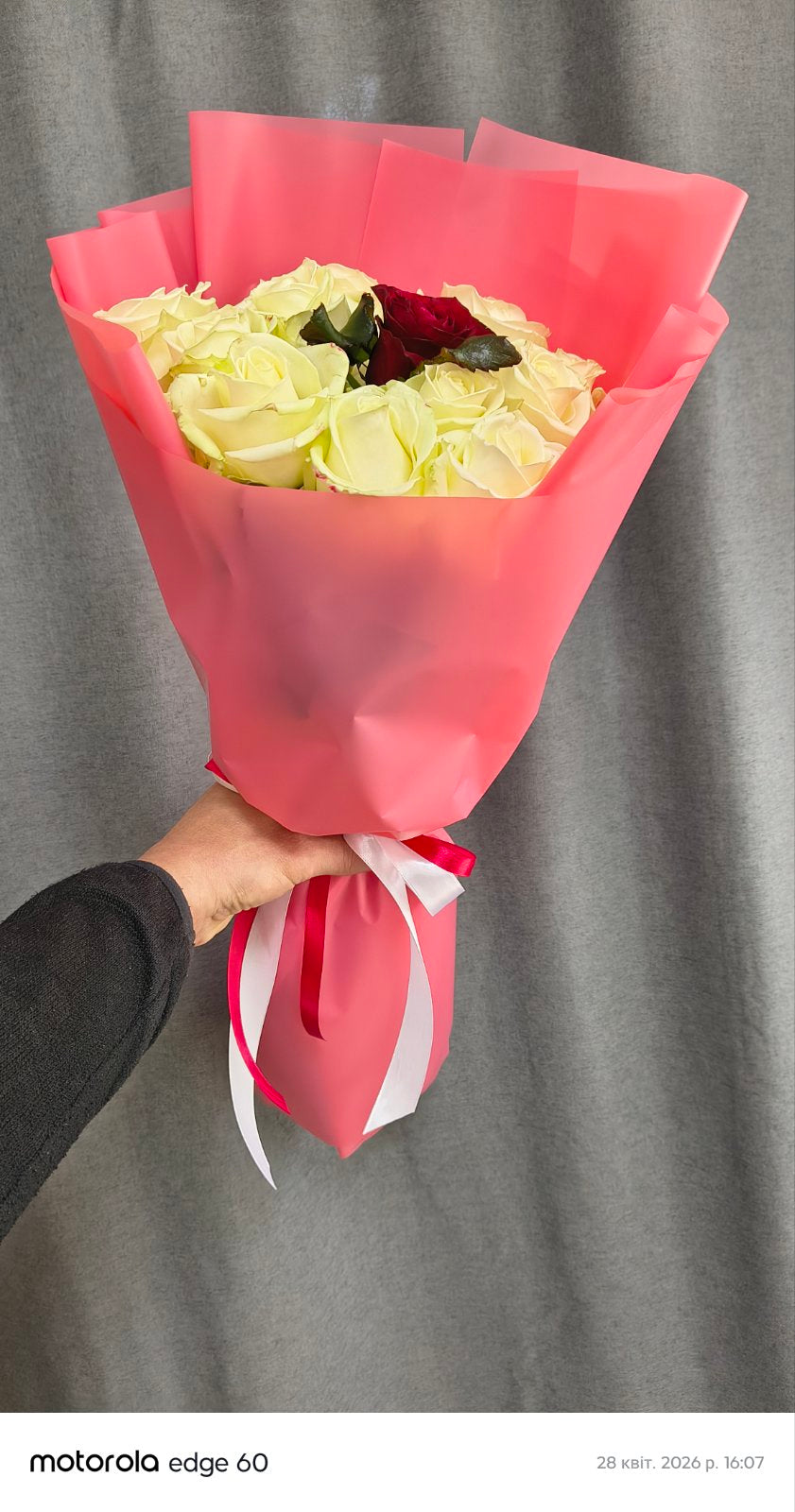 Sweetheart 11 Roses Bouquet Delivery in Ukraine