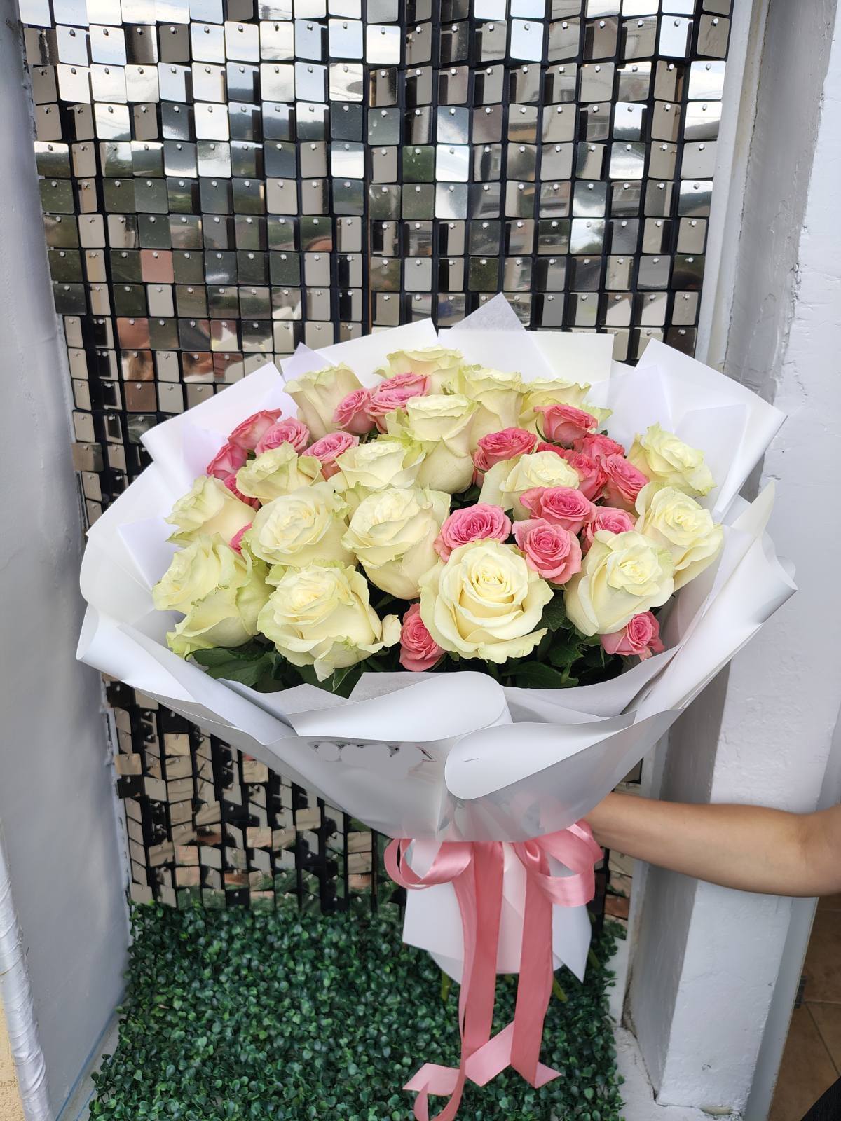 Fabulous 21 Roses Bouquet – Romantic Flower Delivery Ukraine
