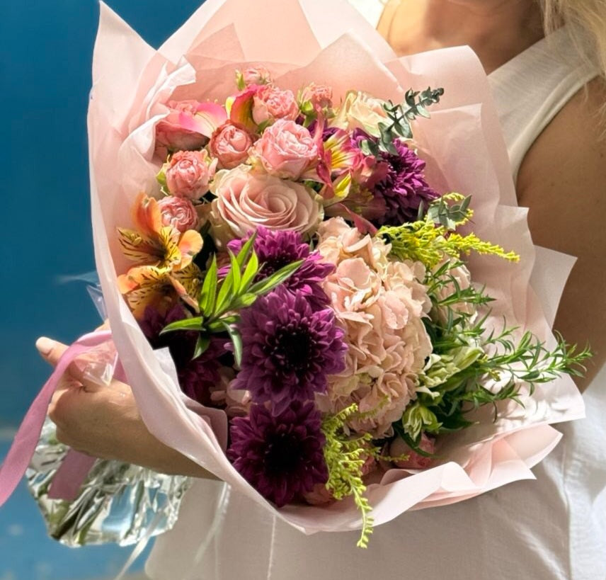 Flower Kiss Bouquet – Pink Roses, Alstroemerias & Chrysanthemums
