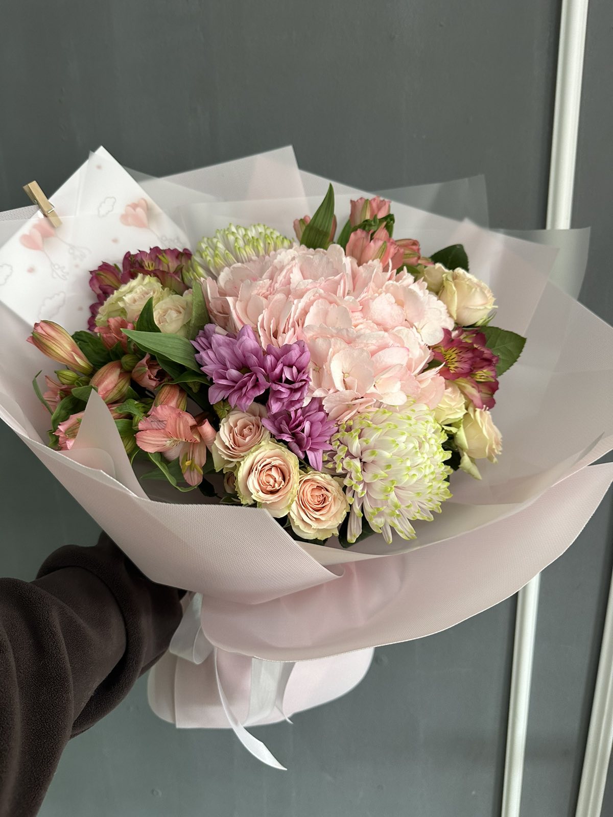 Flower Kiss Bouquet – Pink Roses, Alstroemerias & Chrysanthemums