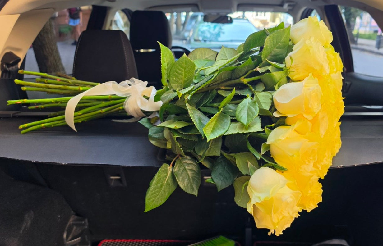Arrangement abondant de 25 roses