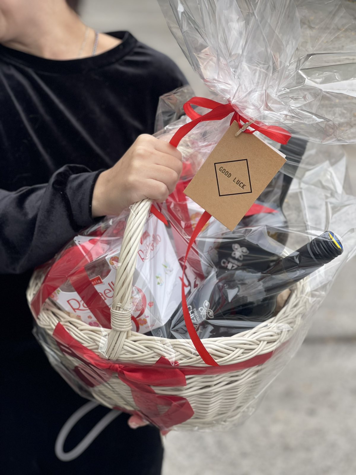 Panier Cadeau Vin et Raffaello