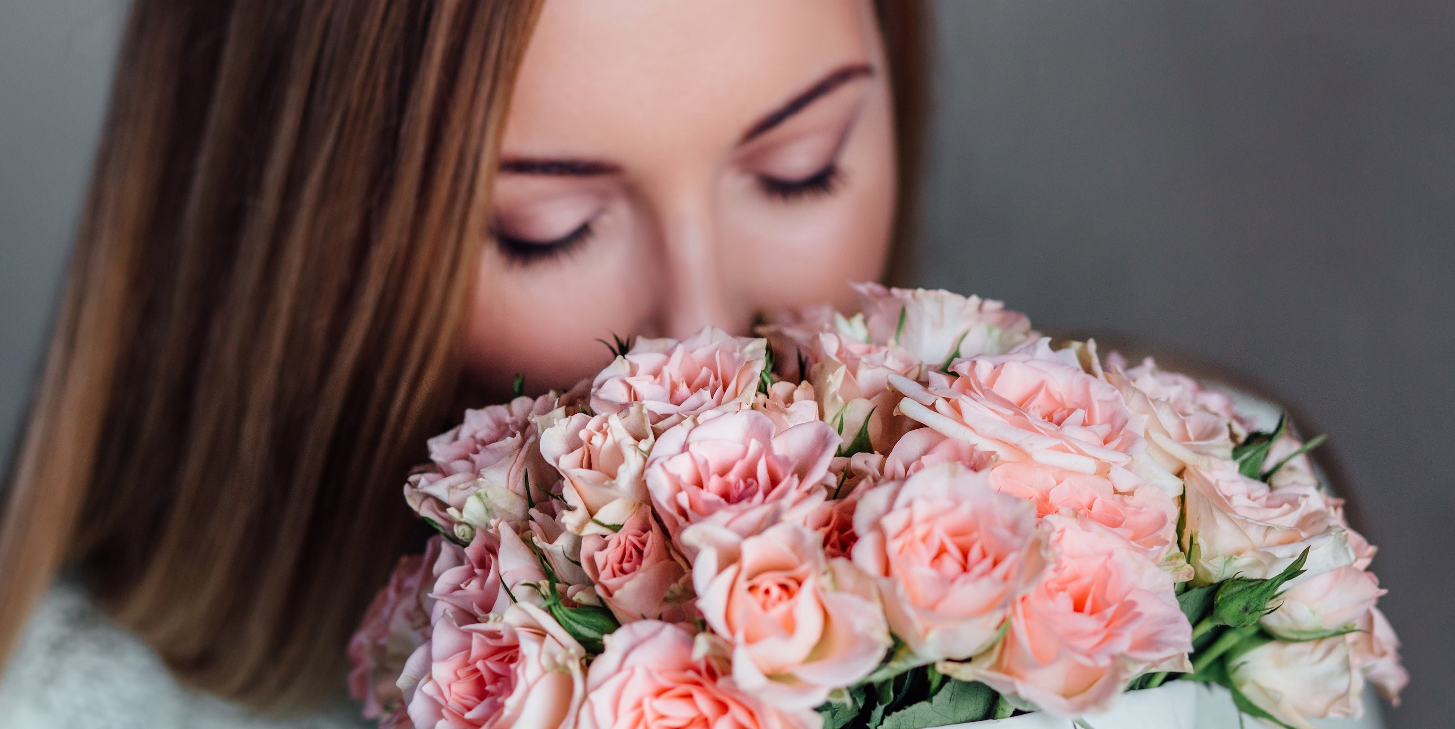 Mother’s Day flower delivery Ukraine pink roses bouque