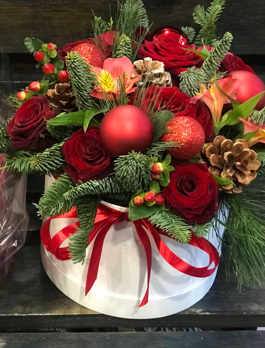 Magic Touch Holiday Arrangement