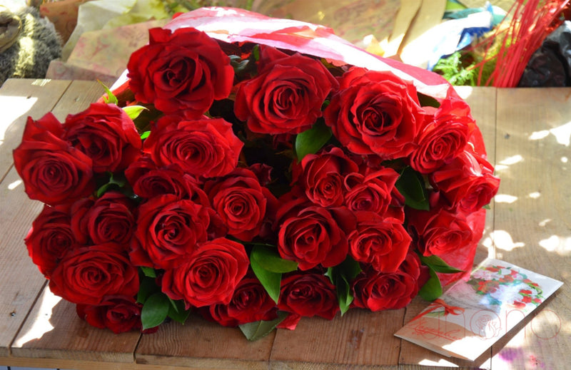 25 Roses Bouquet for Ukraine Flower Delivery