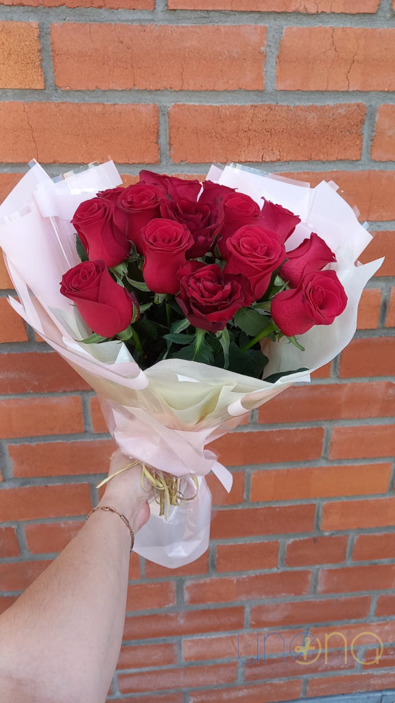 romantic 15 roses bouquet gift for someone special in Ukraine