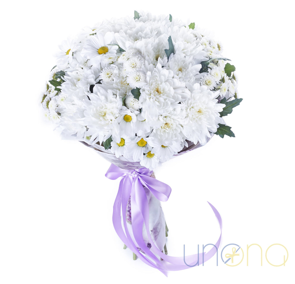 Bouquet of fresh white daisies and chrysanthemums tied with lavender ribbon – flowers delivery in Ukraine