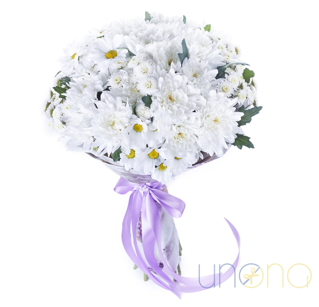 Bouquet of fresh white daisies and chrysanthemums tied with lavender ribbon – flowers delivery in Ukraine
