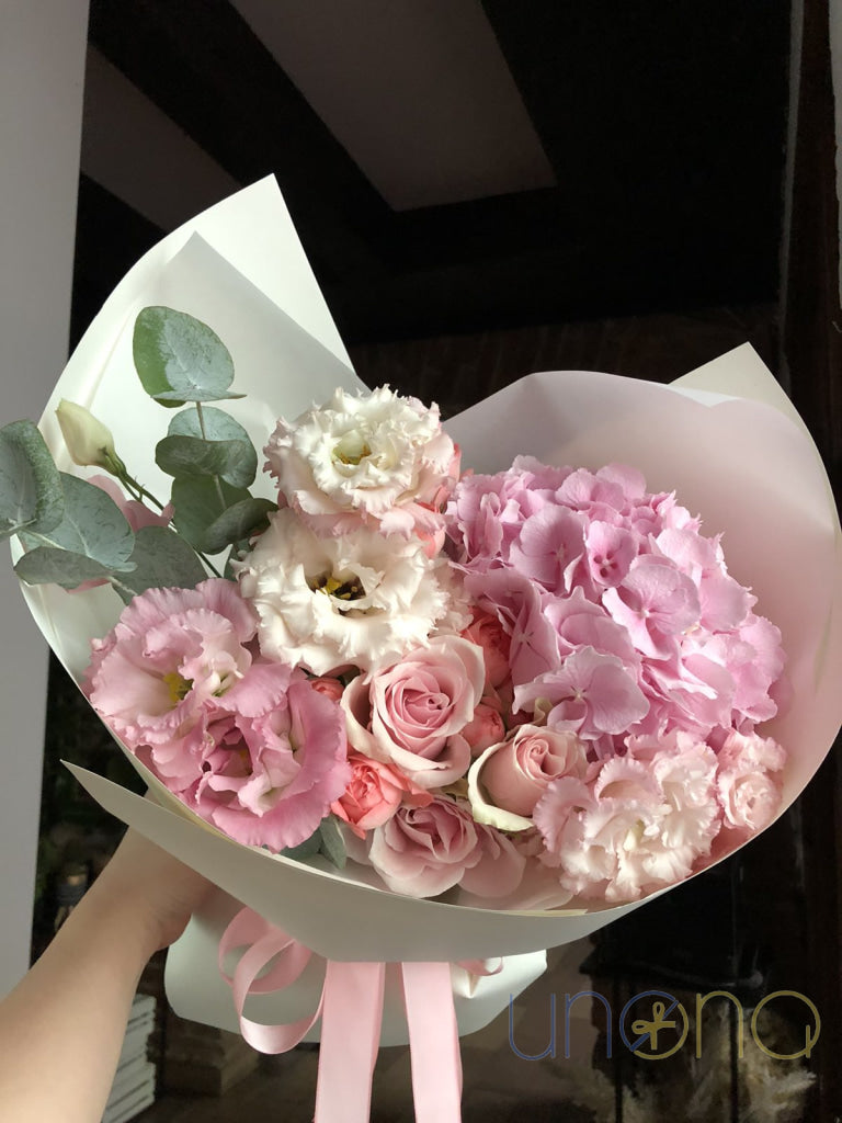 Flower Kiss Bouquet with free greeting card – same day delivery Ukraine