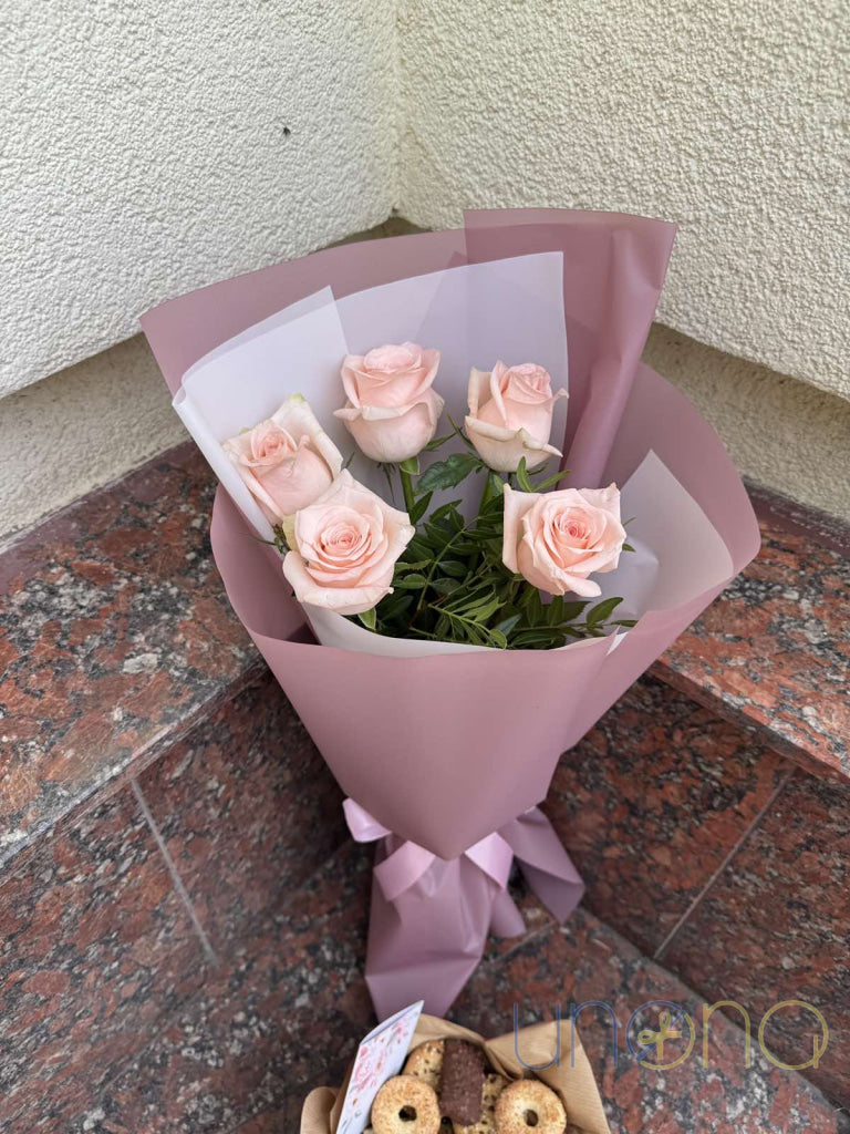 Birthday pink rose bouquet surprise delivery in Kyiv